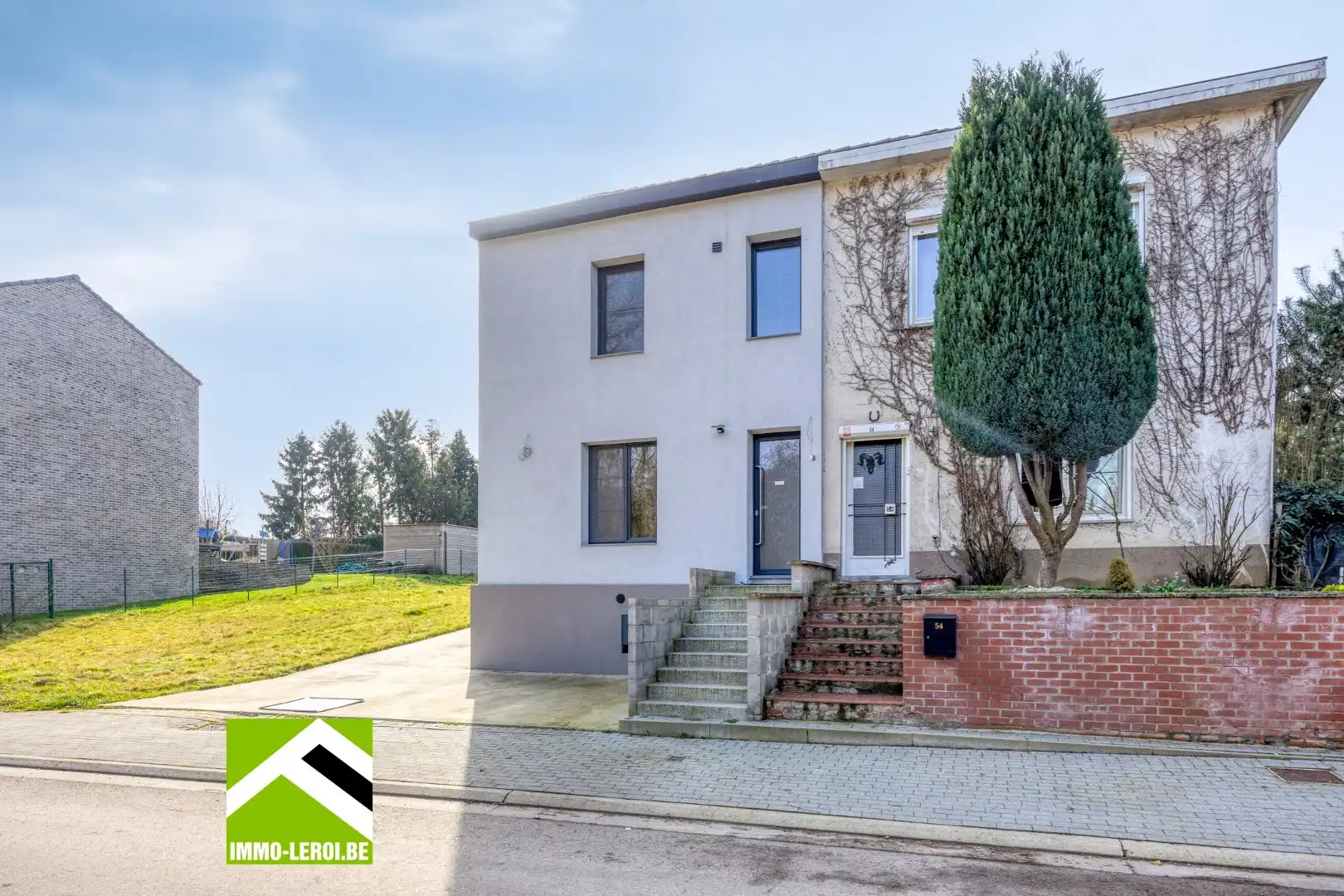 Energiezuinige en instapklare woning met tuin, superrustig gelegen aan natuurgebied. foto {{pictureIndex}}