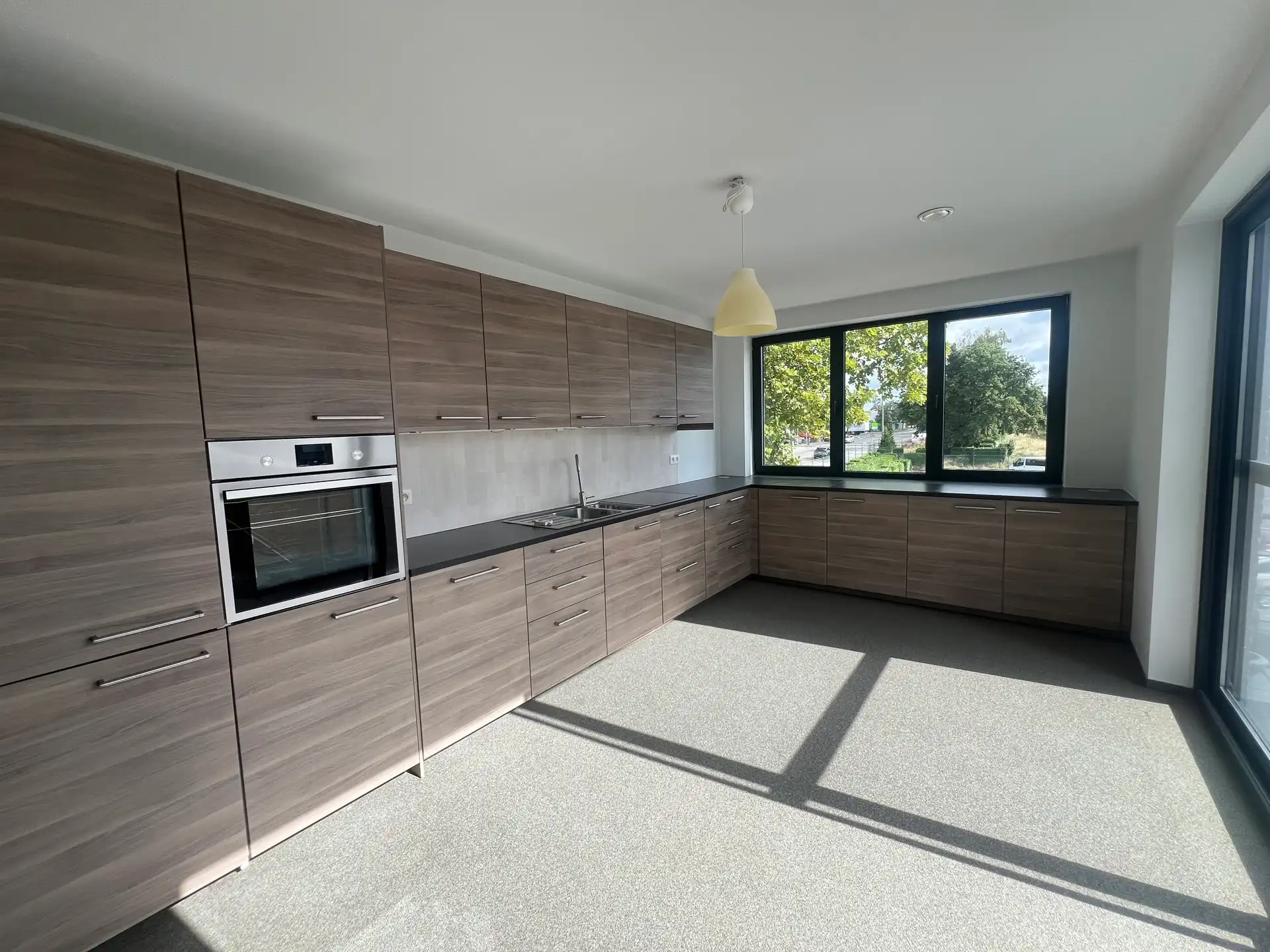 Bedrijfsgebouw met kantoren en woning in Houthalen foto 11
