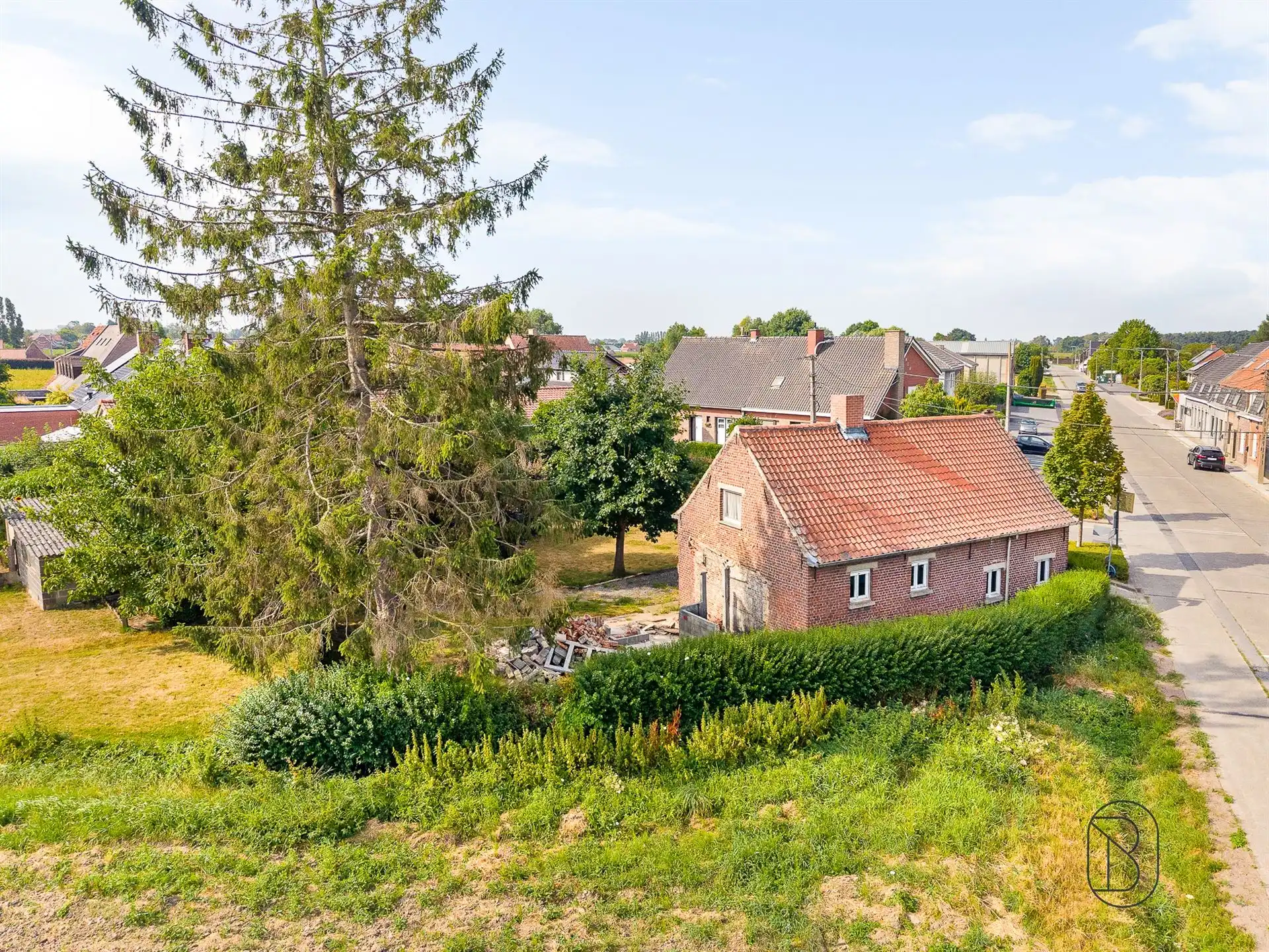 Eigendom met renovatiepotentieel op ca. 1.250 m² foto 5