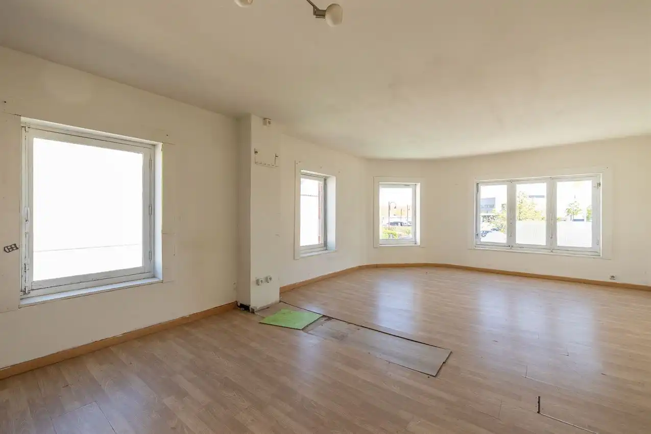 Handelszaak uiterst commercieel gelegen foto 11