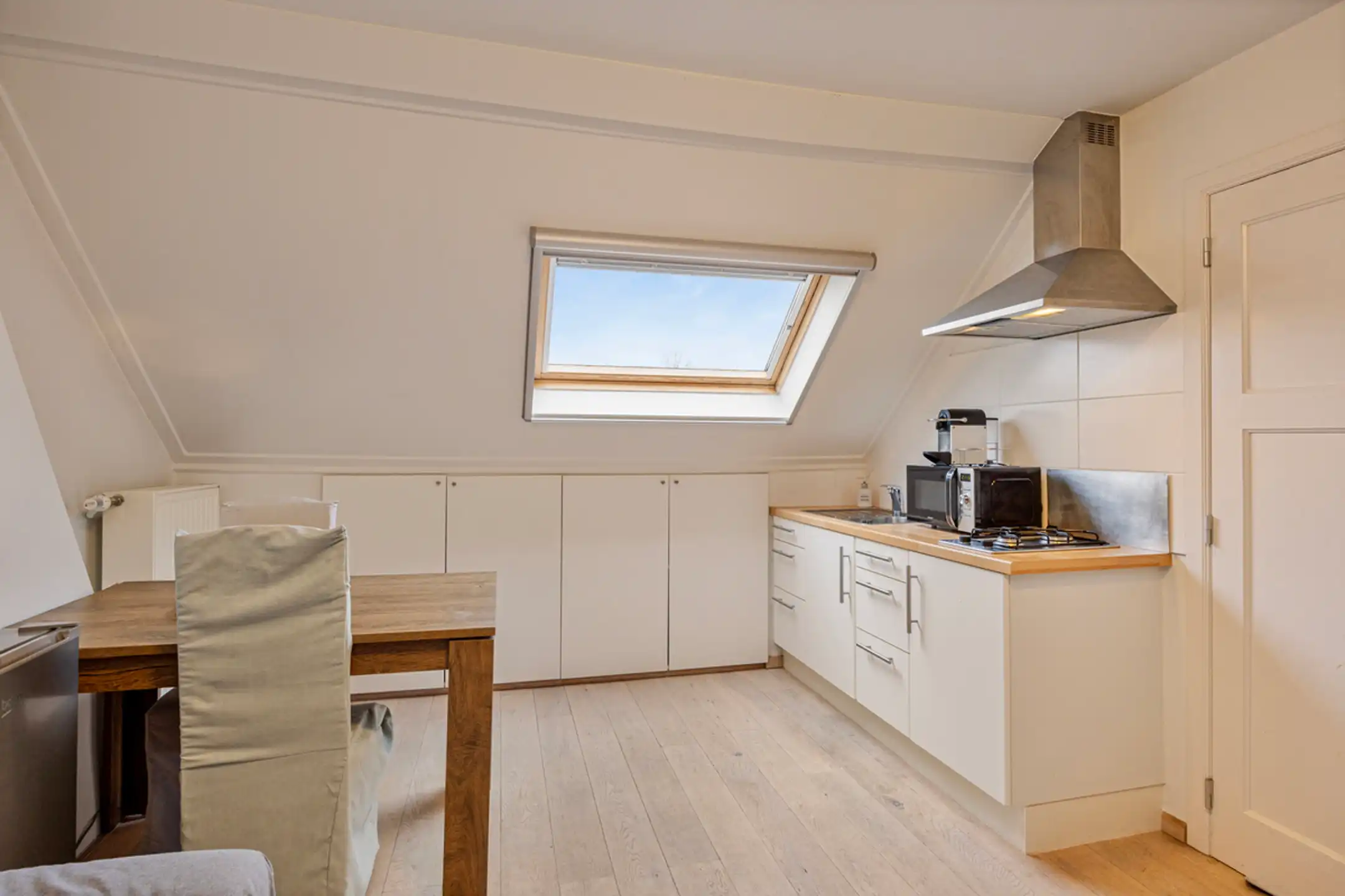 Charmante bemeubelde woning op toplocatie in Lanaken foto 22