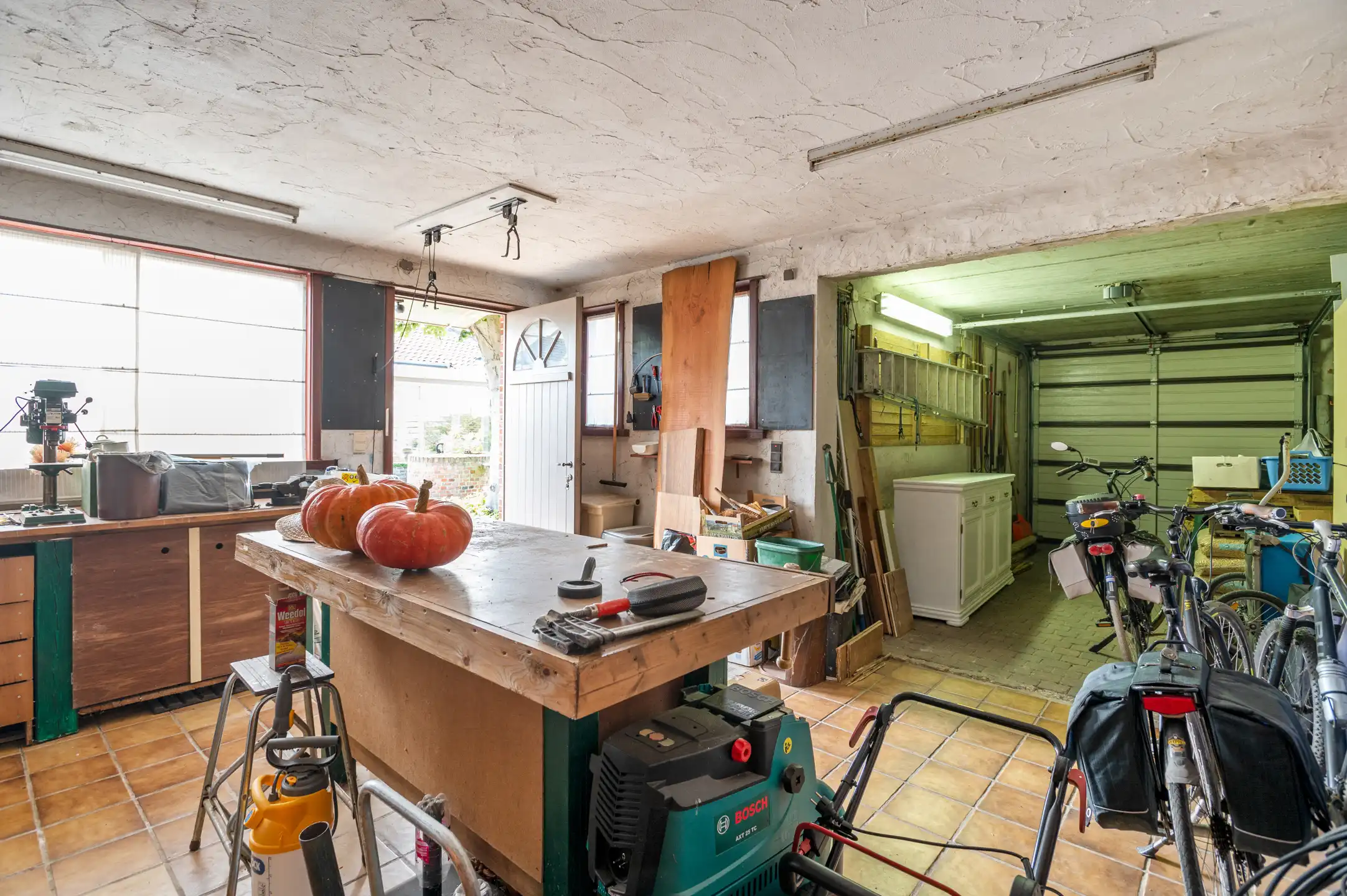 Mooie open bebouwing met knappe tuin in een rustige woonwijk foto 19