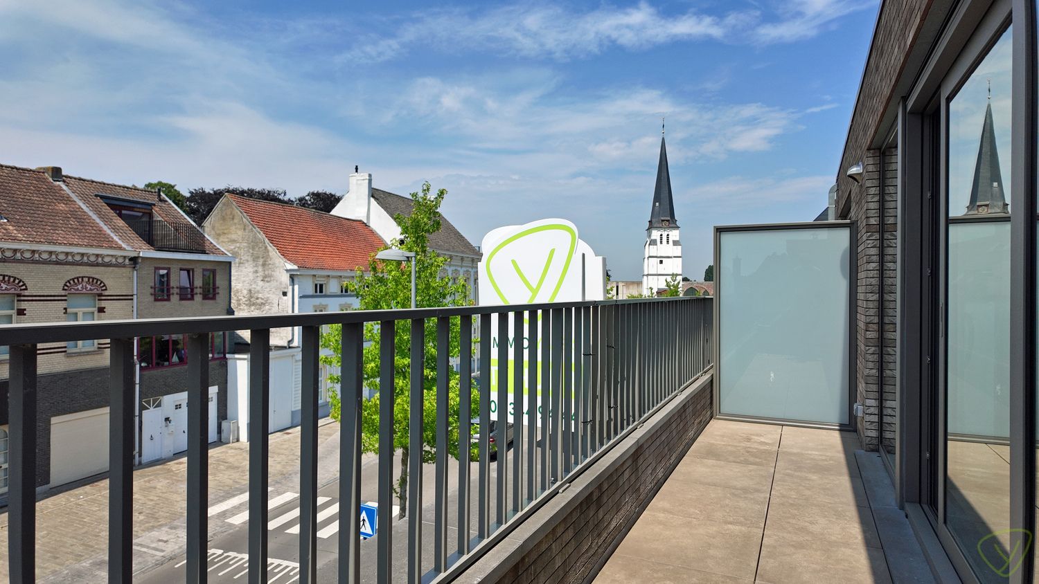 Instapklaar duplex-appartement met terras in het hart van Waarschoot! foto 5