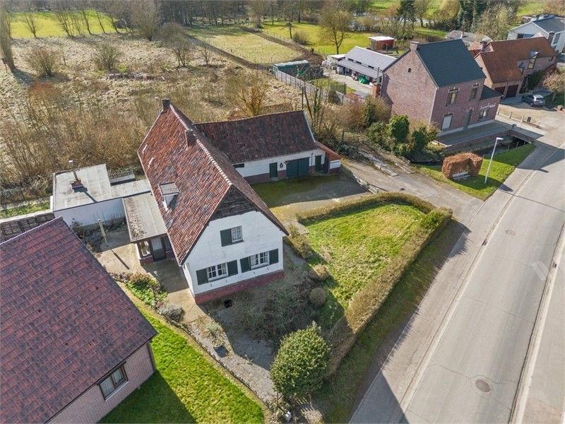 RUIM TE RENOVEREN PAND MET VEEL POTENTIEEL IN HET GEZELLIGE ZEPPEREN foto 5