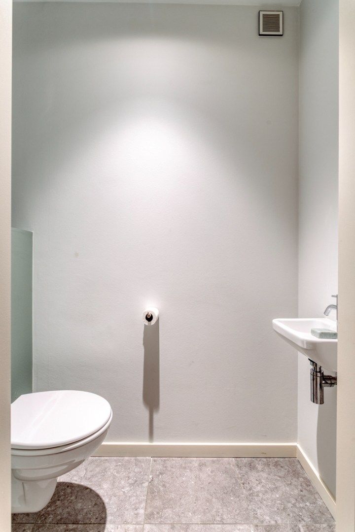 Dit modern afgewerkt appartement bevindt zich op de tweede verdieping van een recente residentie. foto 11