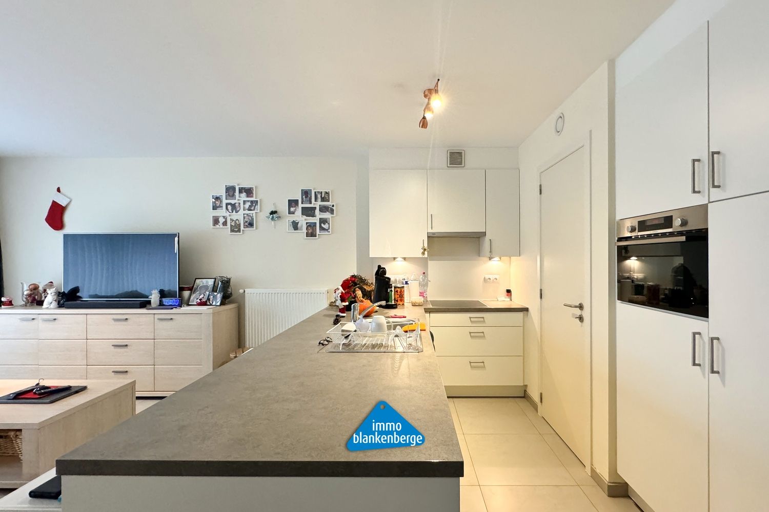 Ruim en modern appartement met twee slaapkamers foto 5