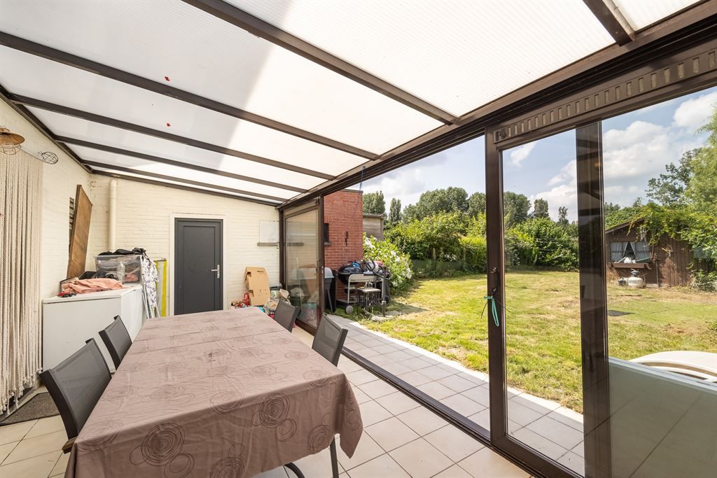 Ruime woning met garage en grote tuin foto 6