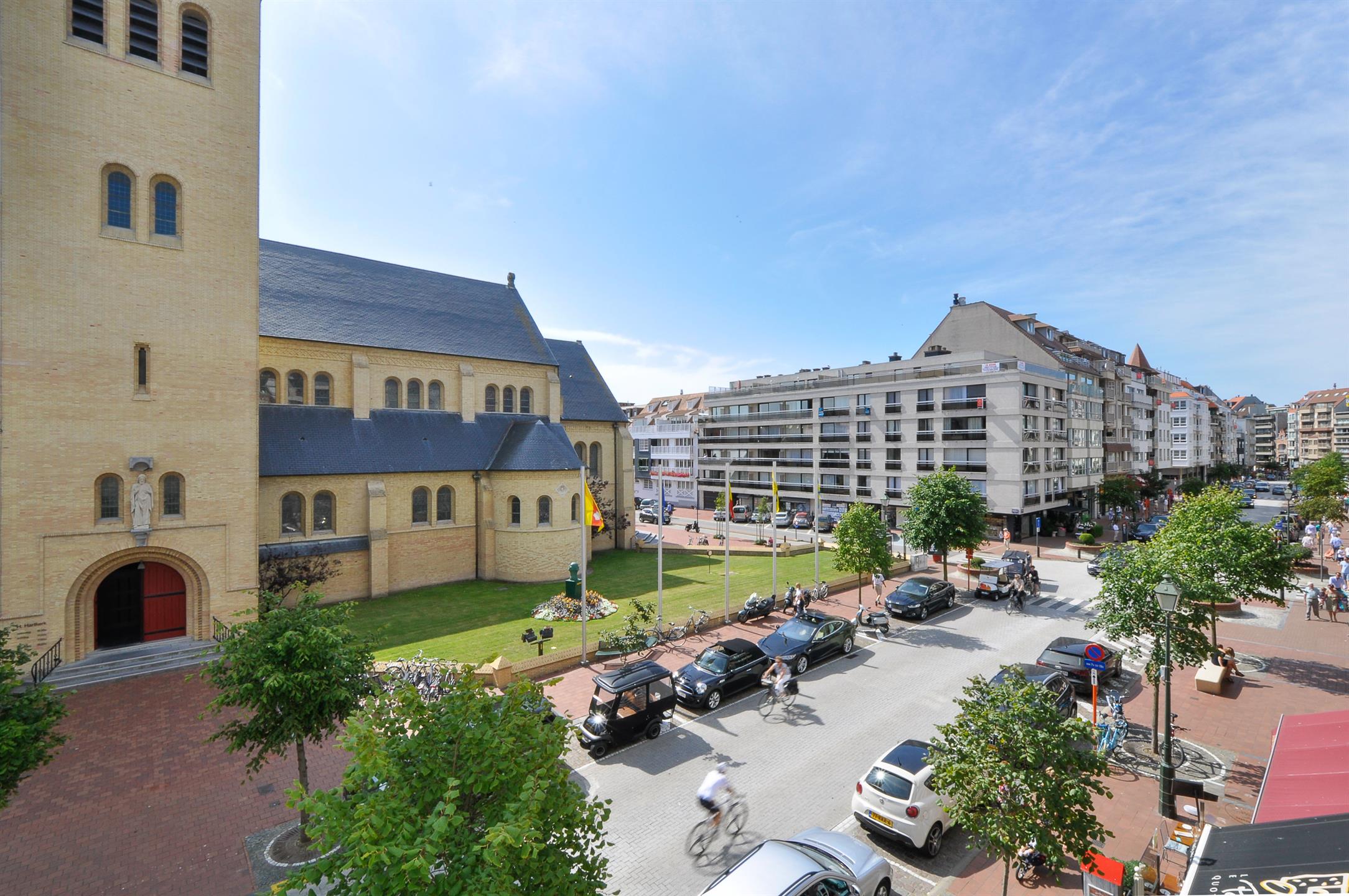 Zonnig, ongemeubeld appartement, gelegen op de Dumortierlaan foto 3