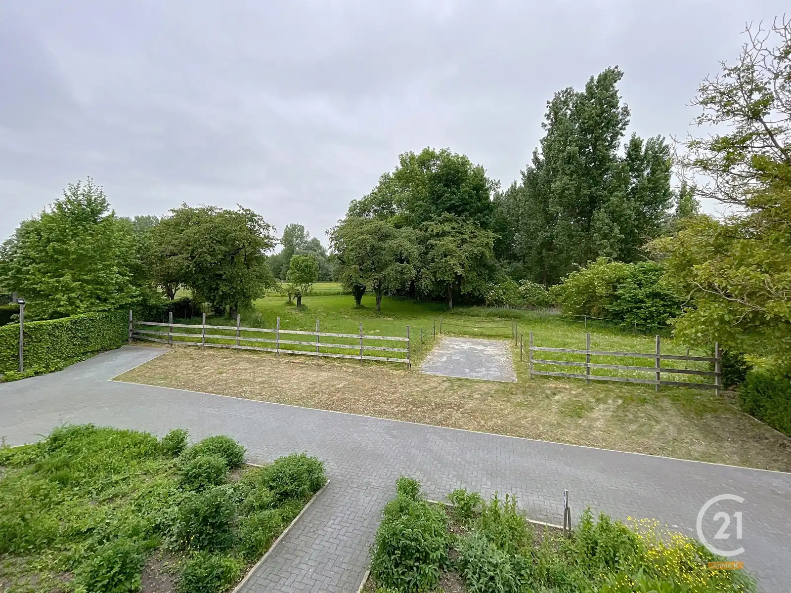 Volledig gerenoveerd handelshuis met woonst op toplocatie! foto 13