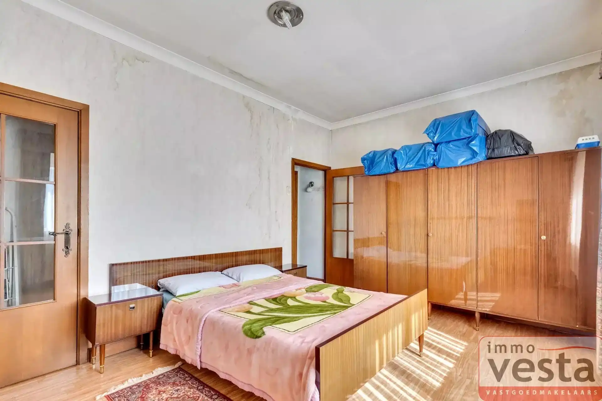 Ruime, te renoveren stadswoning met grote tuin foto 13