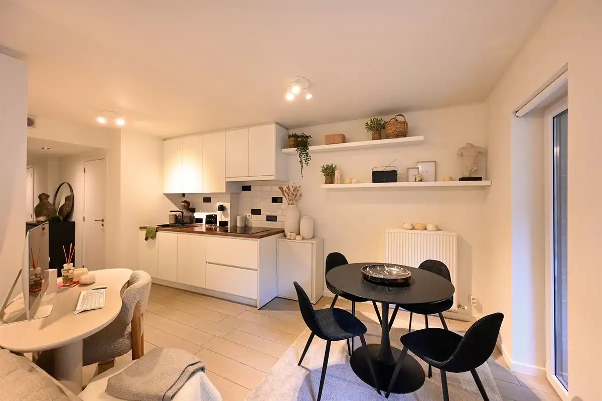 Instapklaar gelijkvloersappartement met heerlijke stadstuin foto 6