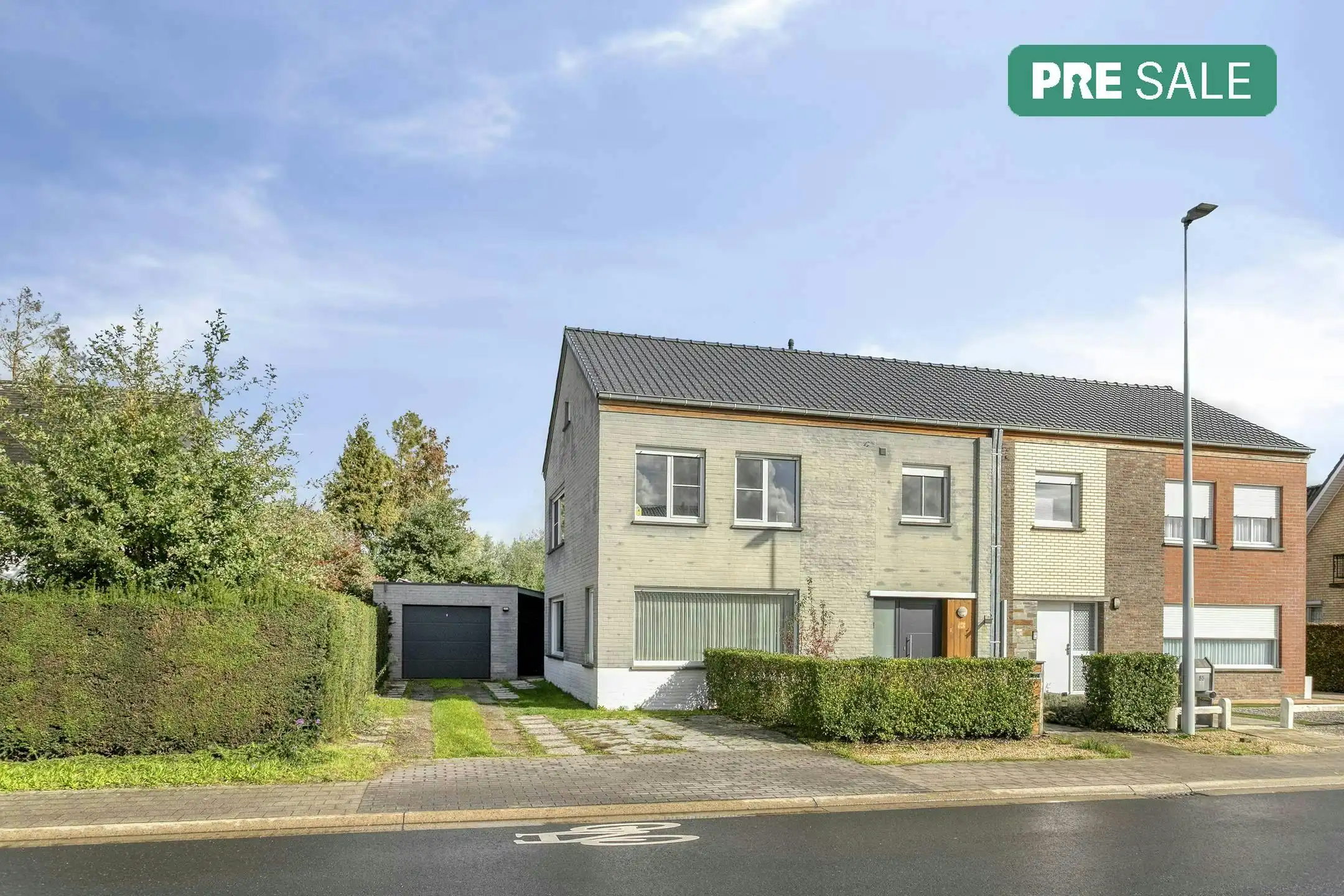 Instapklaar huis met 3 slaapkamers in Oostkamp  foto {{pictureIndex}}