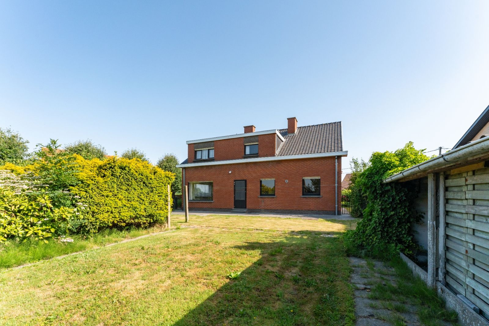 Ruime gezinswoning op 737 m² met 6 slaapkamers! foto 21