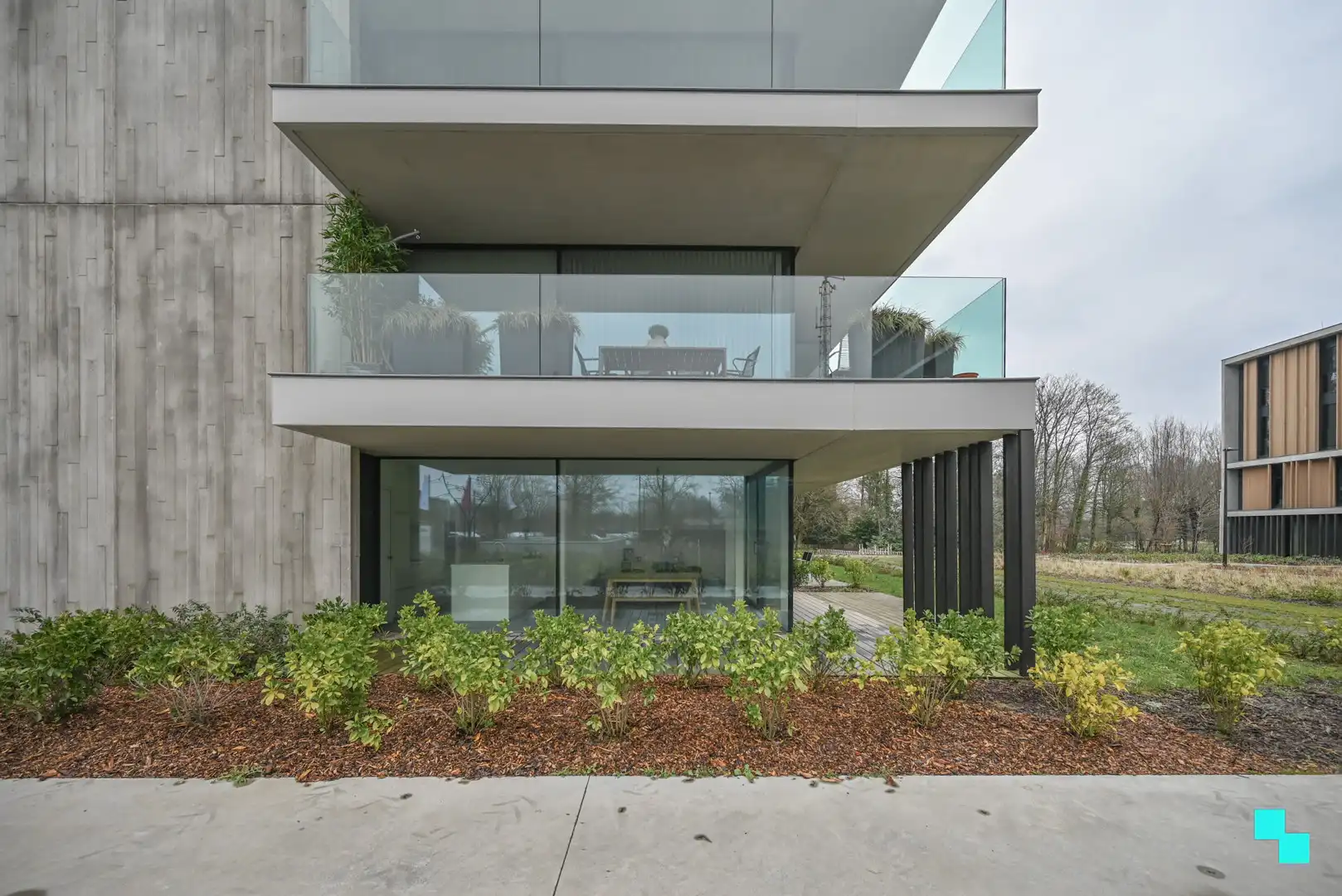 Gelijkvloers hoek appartement met riant terras foto {{pictureIndex}}