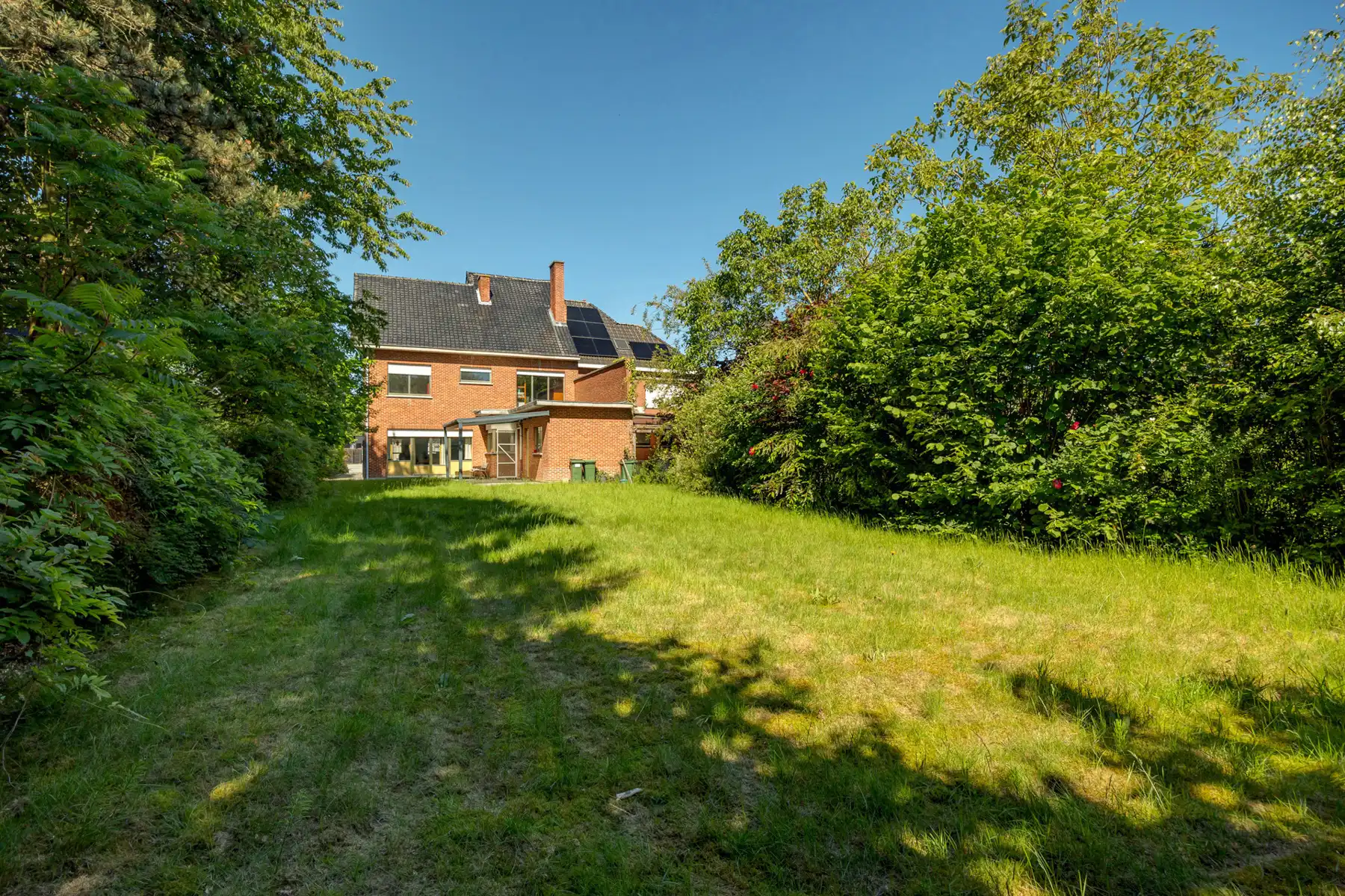 Ruime halfopen bebouwing met grote tuin foto 26