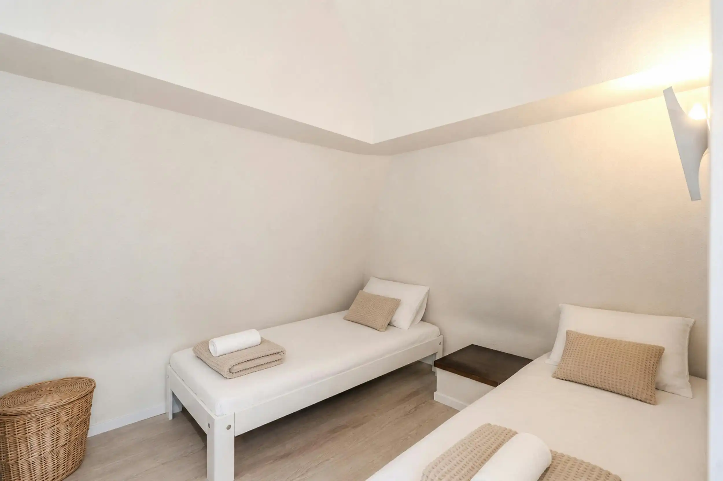 Prachtig gerenoveerd appartement met terras en 2 slaapkamers foto 16