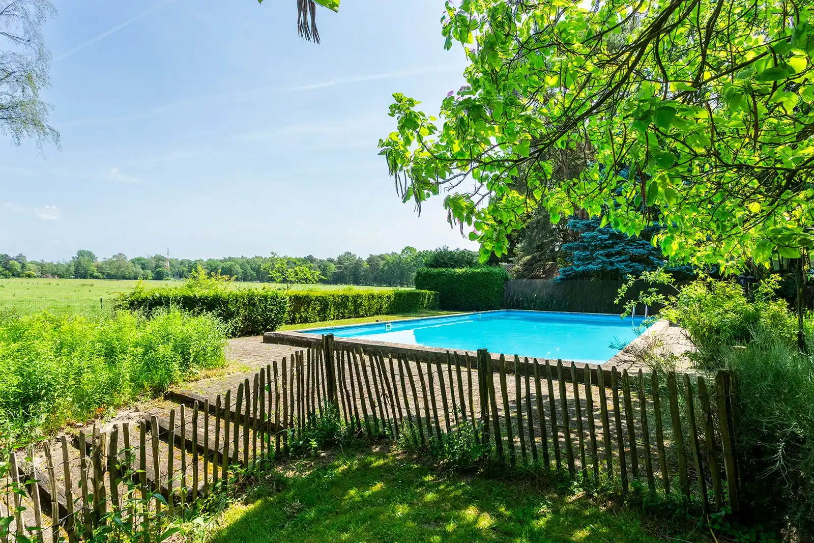 Charmante villa met zwembad en kantoor foto 26