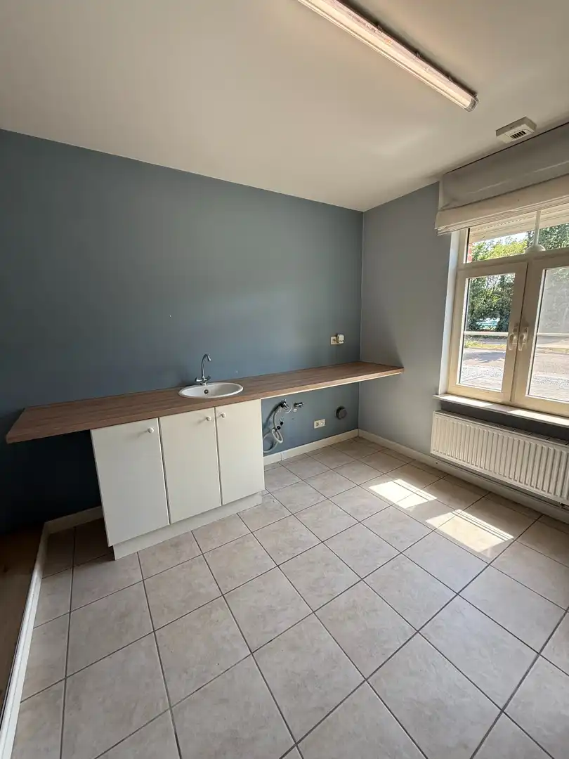Prachtig, instapklaar energiezuinig appartement met 3 slaapkamers, terras en tuin te Bocholt. foto 2