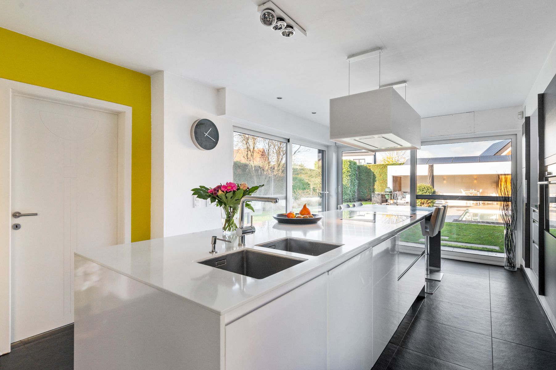 Energiezuinige villa met zwembad in een doodlopende straat. foto 10