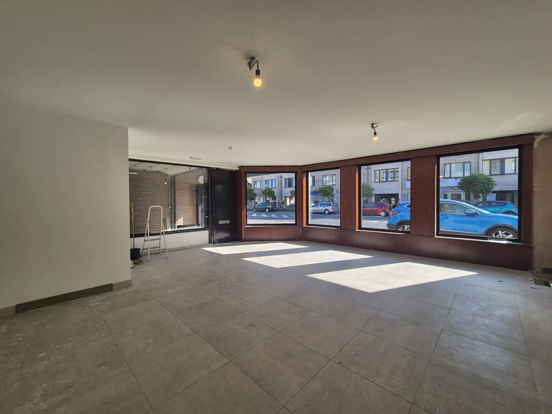 Ruim triplex appartement met polyvalente ruimte op toplocatie in het hart van Wetteren foto 2