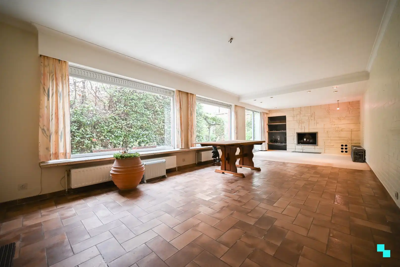 Centraal gelegen handelsruimte met bijhorende woonst en leuke stadstuin te Izegem foto 5