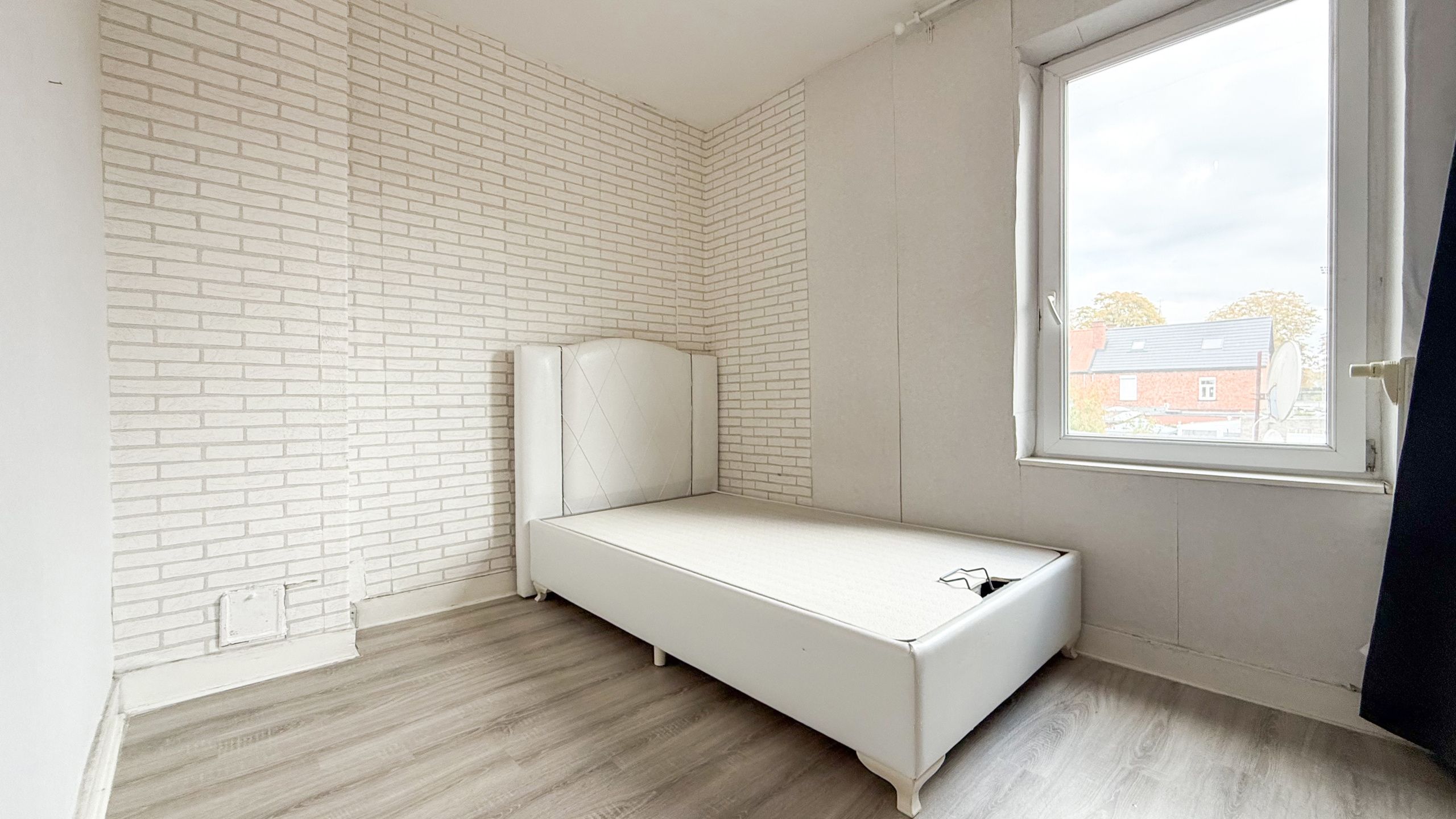 Instapklare vernieuwde woning van 170m² met 3slpks! foto 17