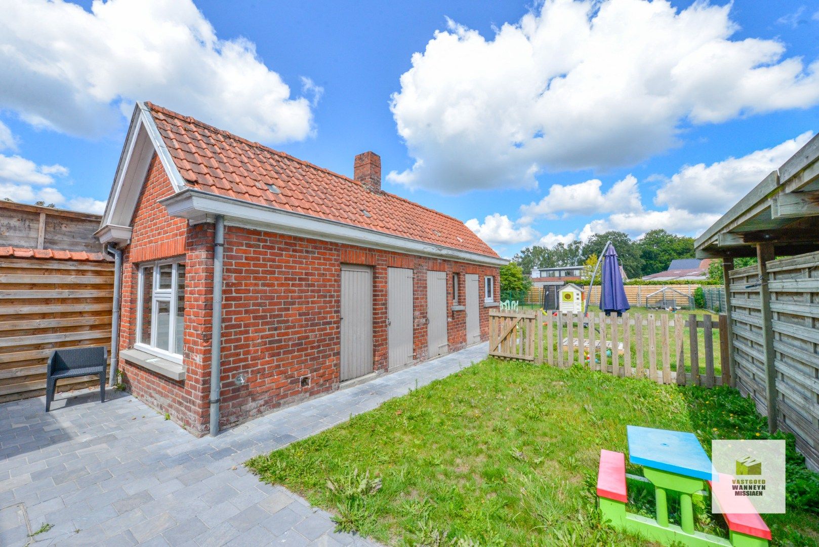 Degelijke HOB met 3slpk en grote tuin op zeer goede ligging foto 9