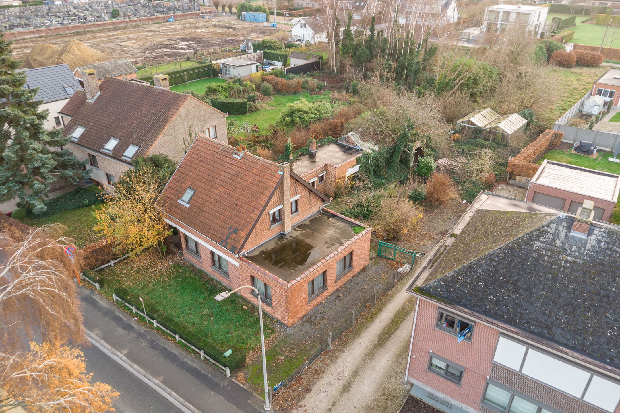 Te renoveren woning op 756m² vlakbij centrum foto 16