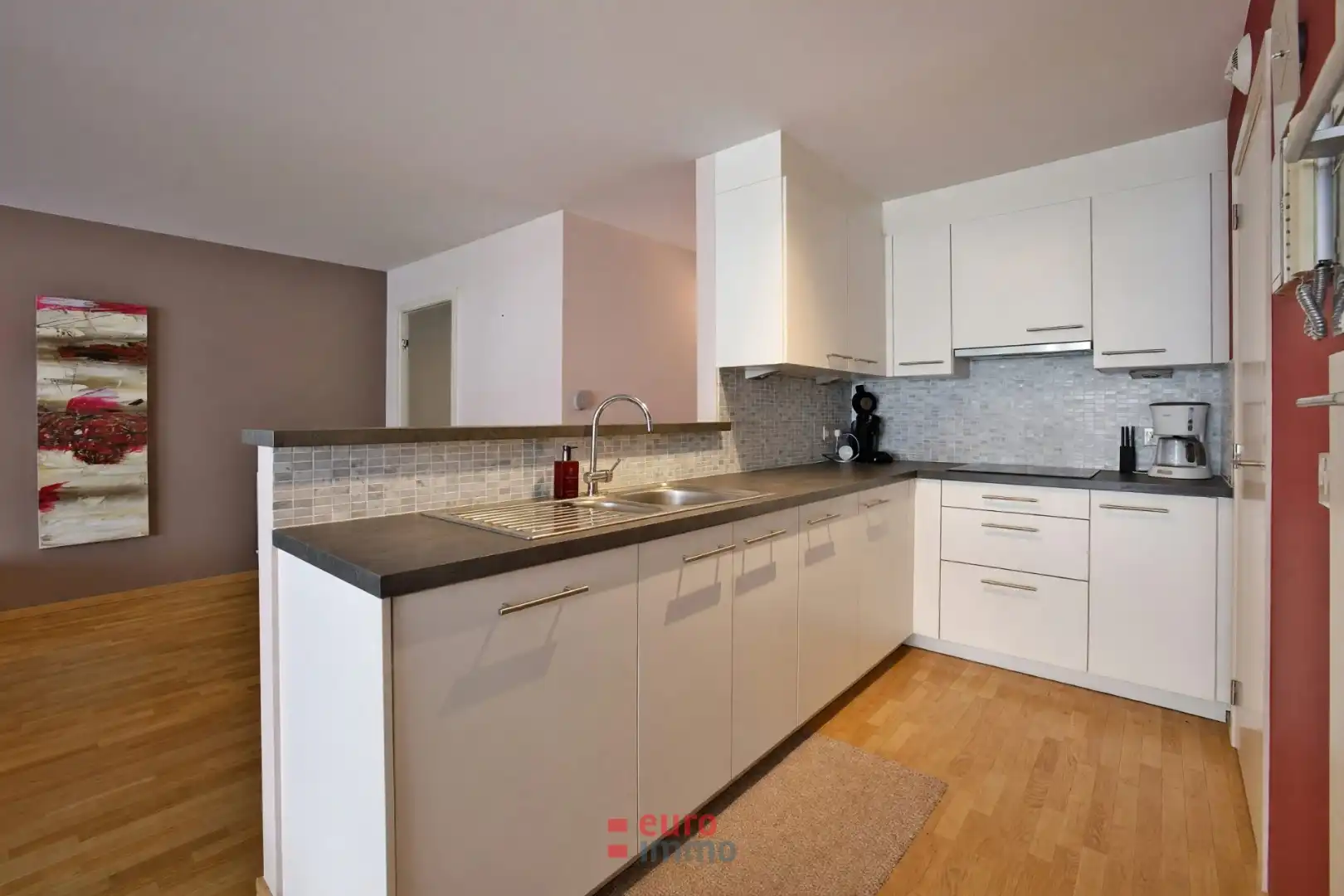 Vastgoedklepper in onze bruisende winkelstraat! foto 4