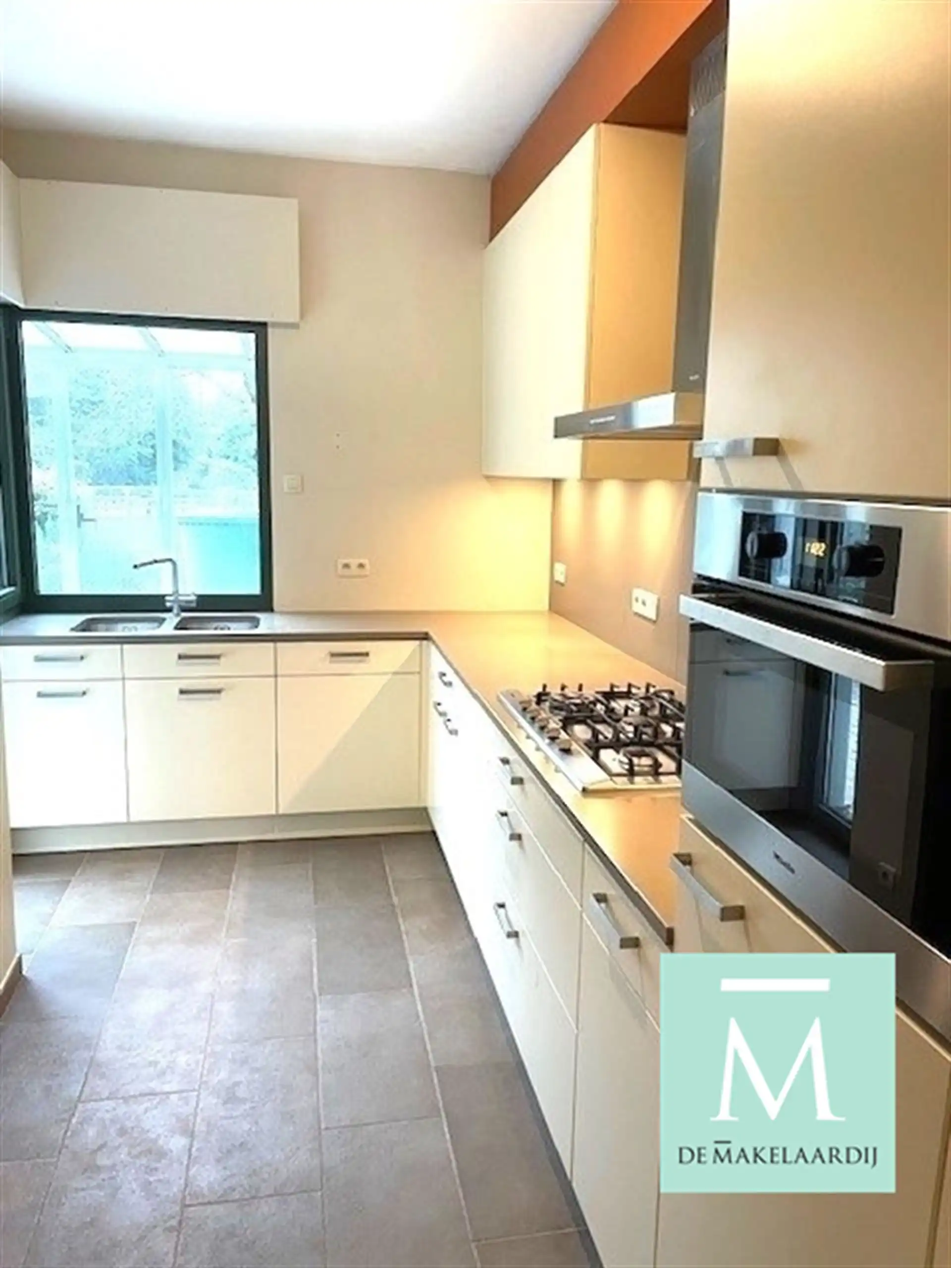 Verzorgde, goed en rustig gelegen woning met 3 of zelfs 4 slaapkamers en gezellig tuintje! foto 3