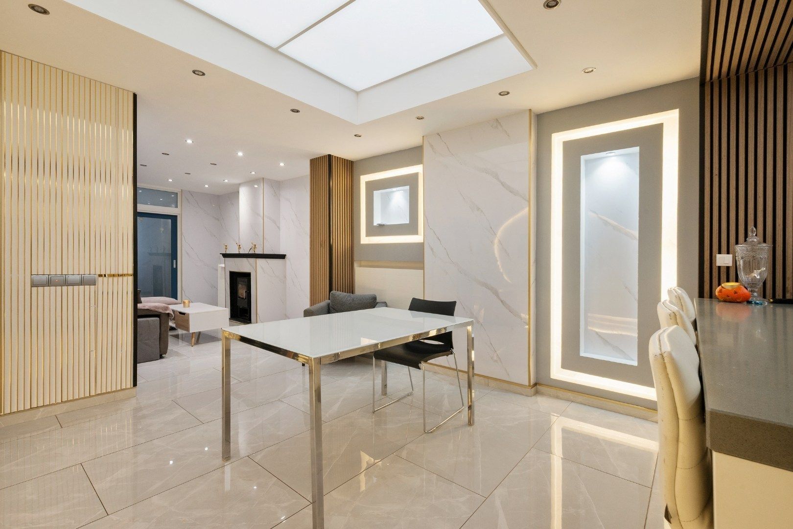 Gerenoveerde, energiezuinige woning met 4 slaapkamers, 2 badkamers en stadstuin in Menen foto 6