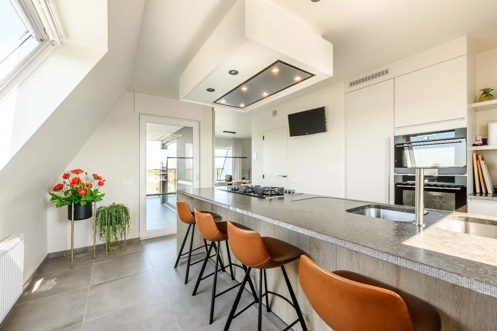 LUXUEUS PENTHOUSE (BJ 2019) MET GUNSTIGE LIGGING foto 9