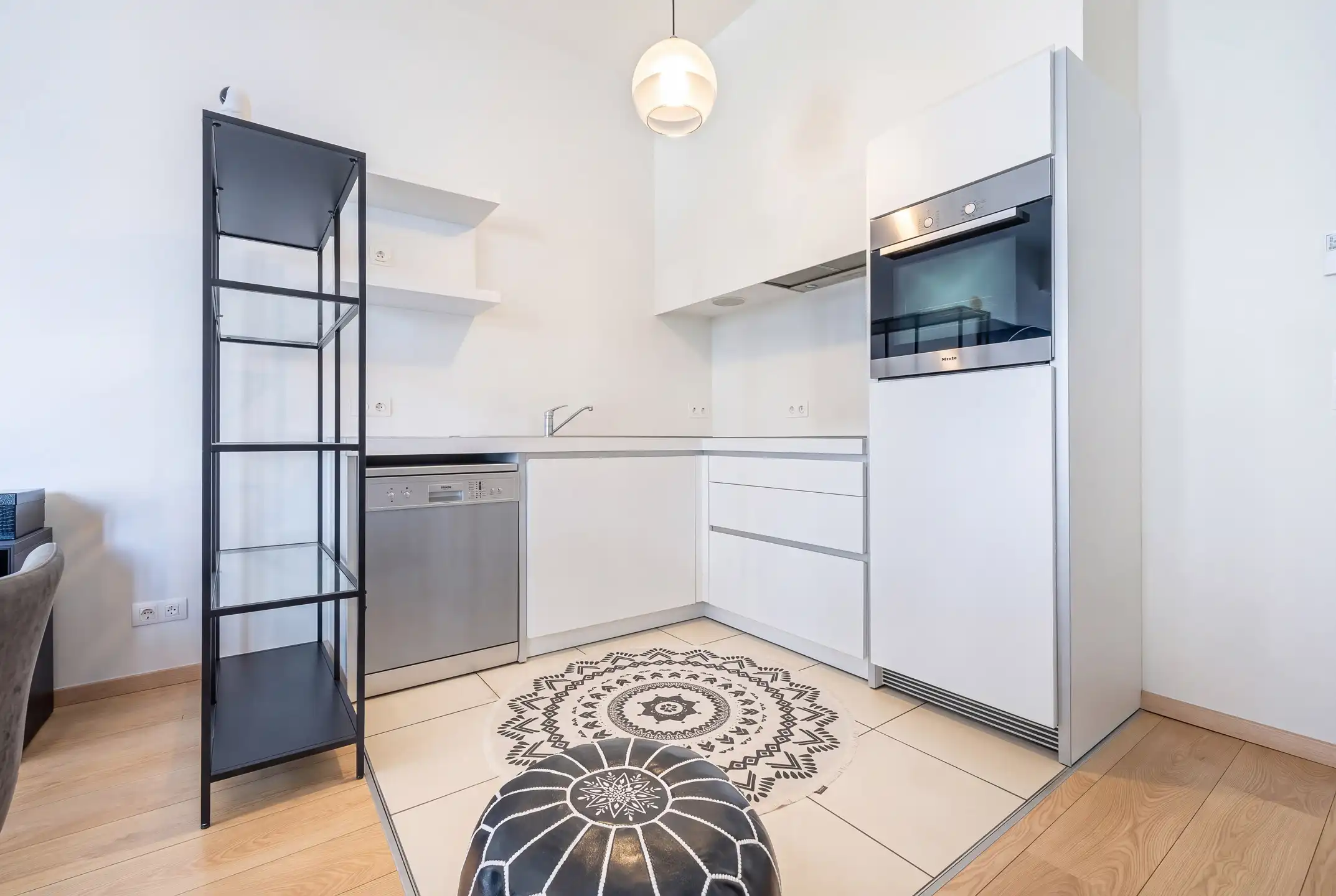 Vlakbij Nieuwestraat - 1 slpk app + terras van 25m² + kelder foto 4