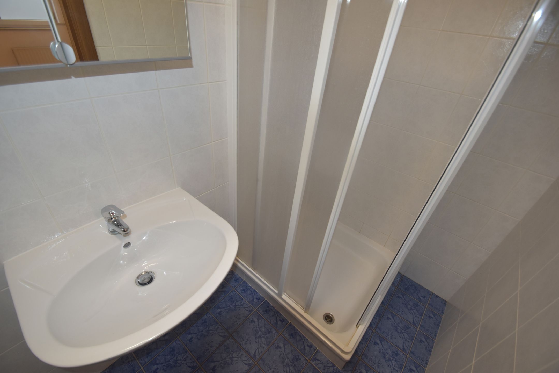 Nabij het station van D'monde gel., gelijkvl. 3 slpk-app. met 2 badk. en gar.  foto 16