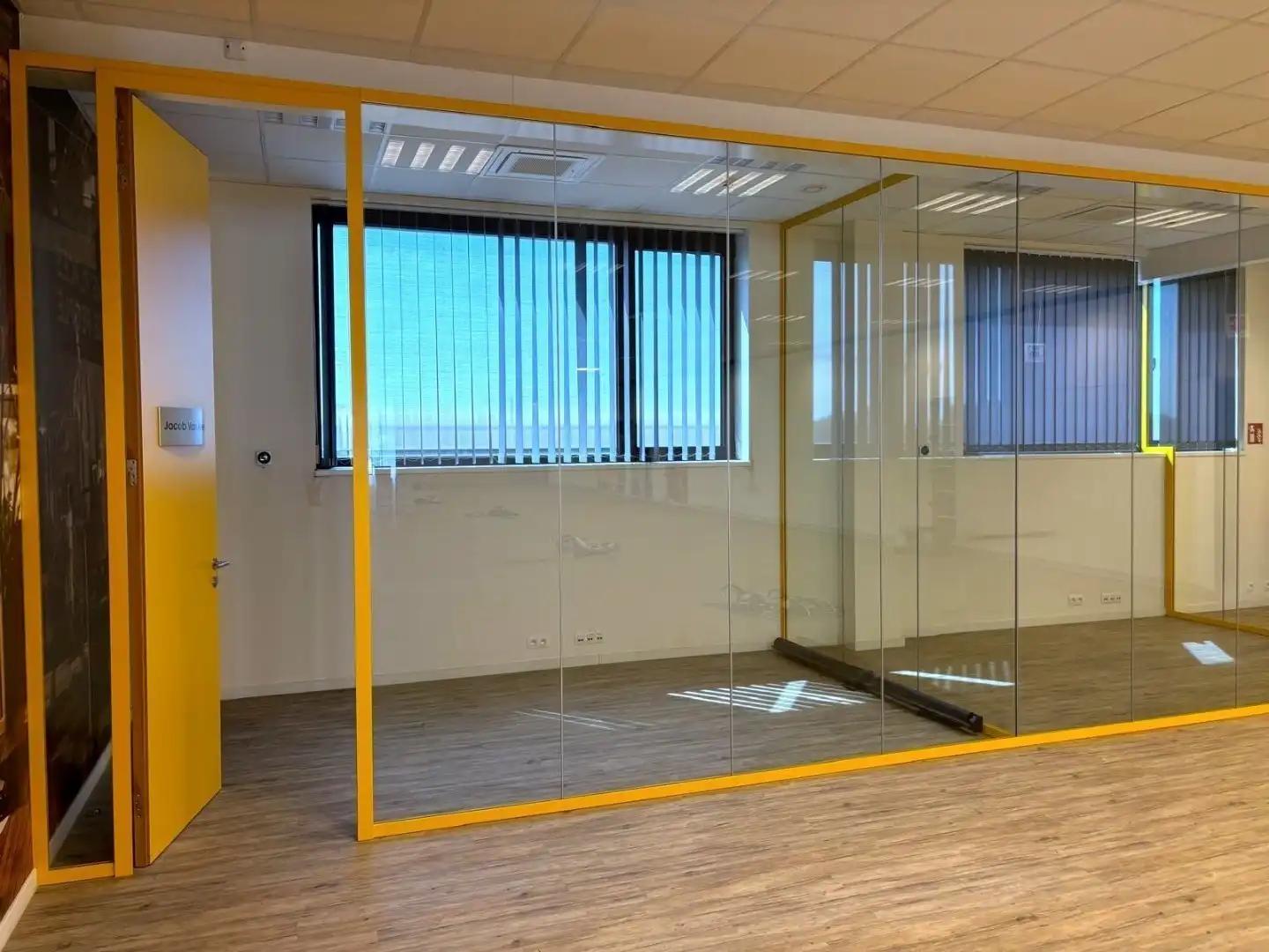 Instapklaar kantoor te huur aan de voorhaven in Gent foto 11