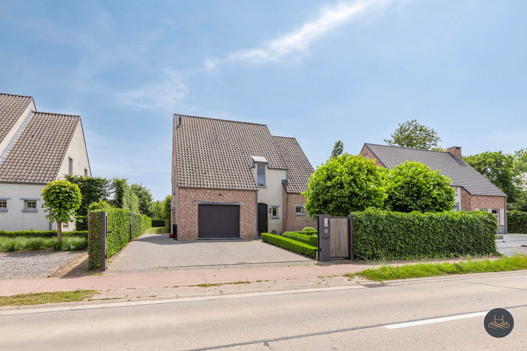 Instapklare villa met prachtig aangelegde tuin en zwembad foto 3