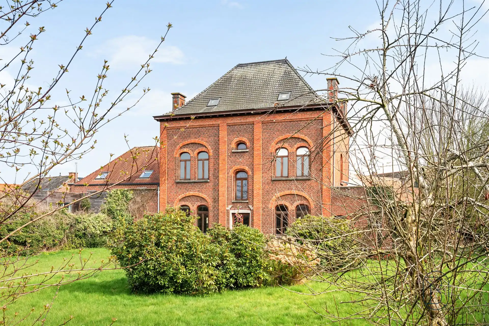 Imposante notariswoning met prachtige tuin! foto 42