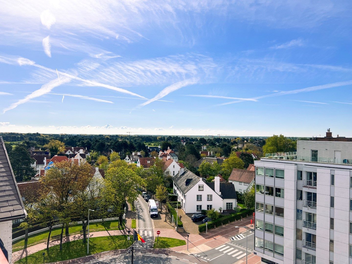 Nieuw duplex dakappartement met open zicht op het vernieuwde Burg. Fr. Desmidtplein.  foto 2