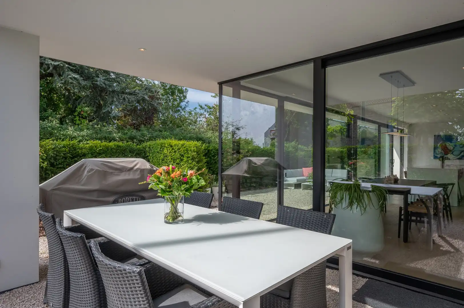 Prachtige hedendaagse villa met zonnige tuin en terrassen op fietsafstand van de zee. foto 17