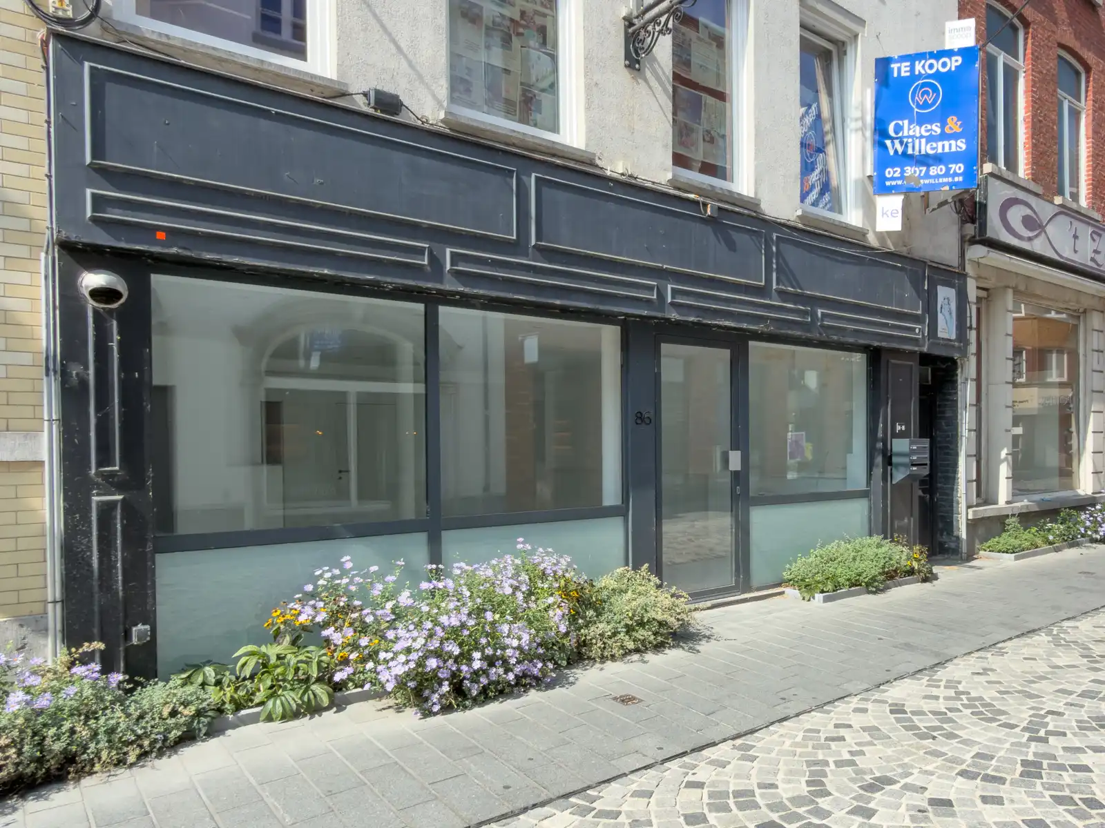 Handelspand met ruime, lichtrijke commerciële ruimte foto 6
