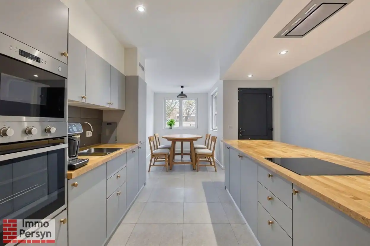 Moderne gezinswoning met 3 slaapkamers en gezellige tuin foto 2