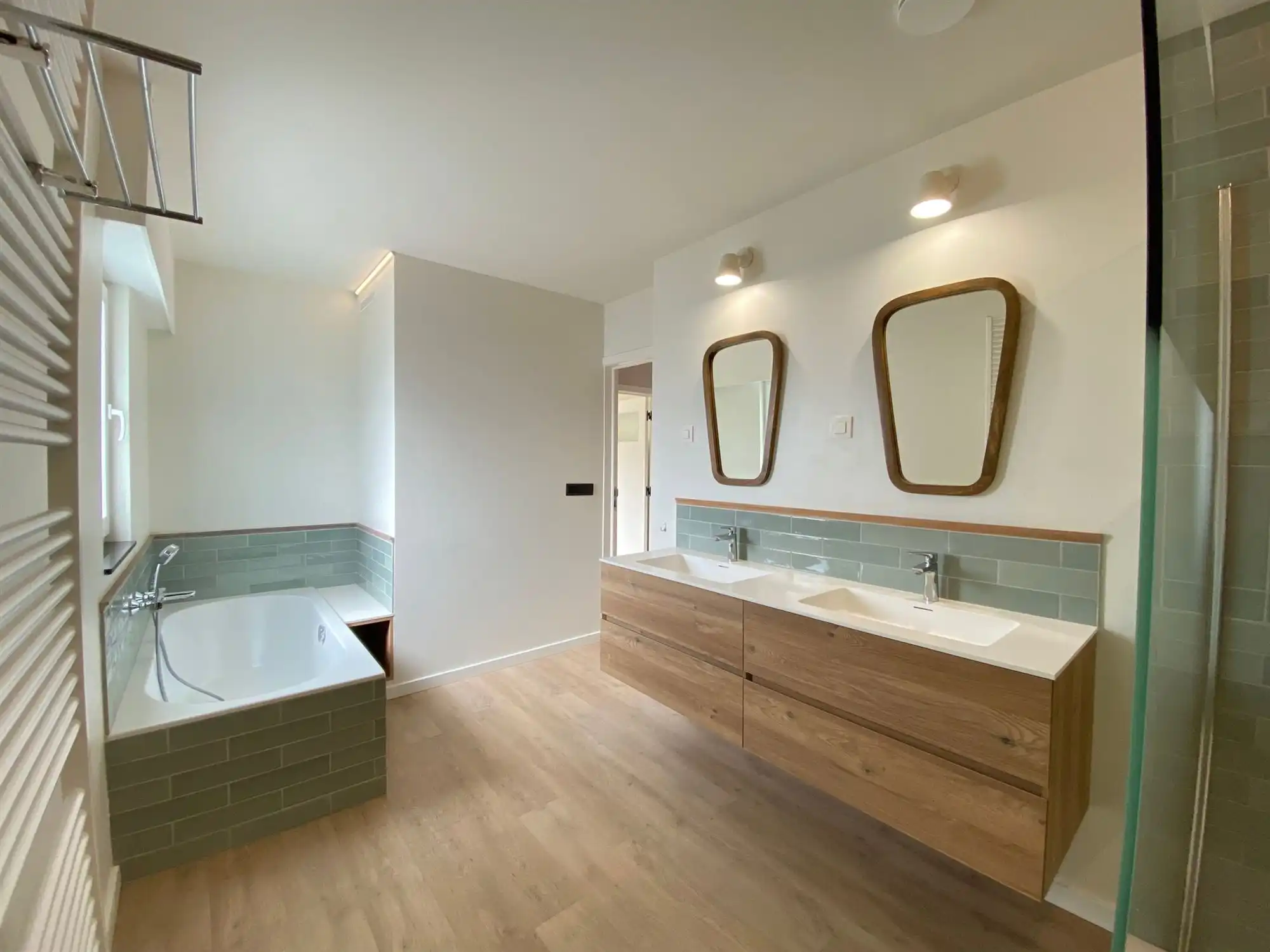 prachtig gerenoveerde woonst met 5 slaapkamers en 2 garages foto 21