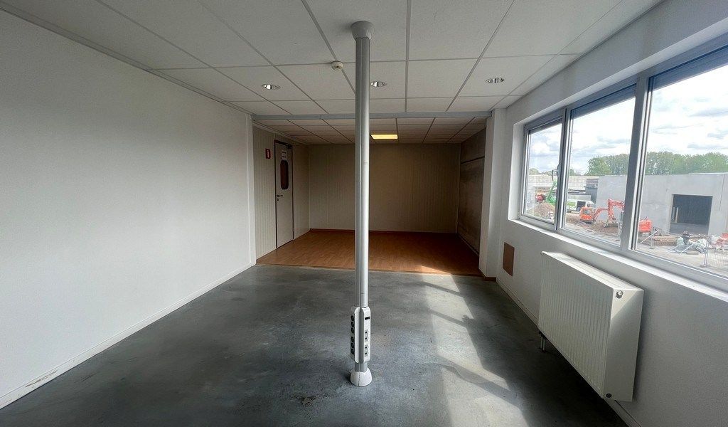 Bedrijfsgebouw met laadkade te koop in Zottegem foto 19