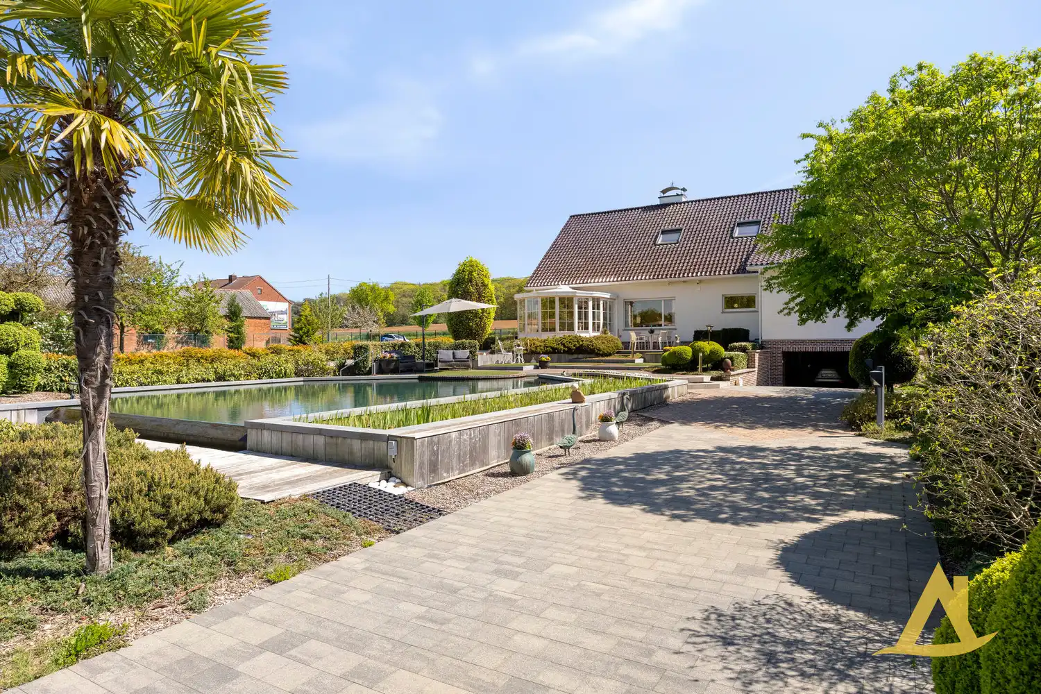 EXCLUSIEVE VILLA MET PARKTUIN EN ZWEMVIJVER OP EEN PERCEEL VAN 1HA 5A 16CA! foto 8