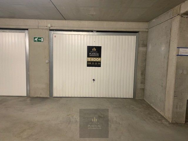 Grote garagebox met automatische poort op niveau -1 van de residentie Vivaldi te Nieuwpoort-bad. foto 5