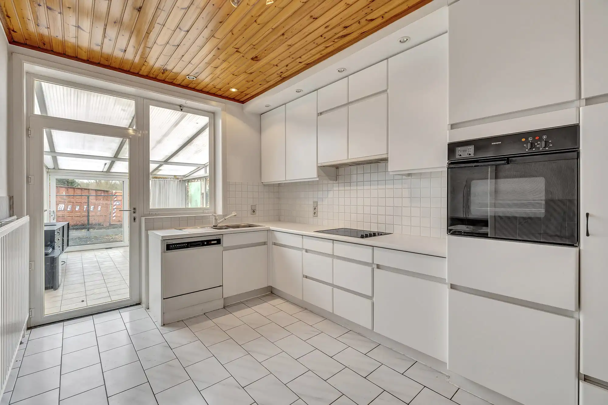 Te renoveren woning met veel potentieel nabij centrum foto 8