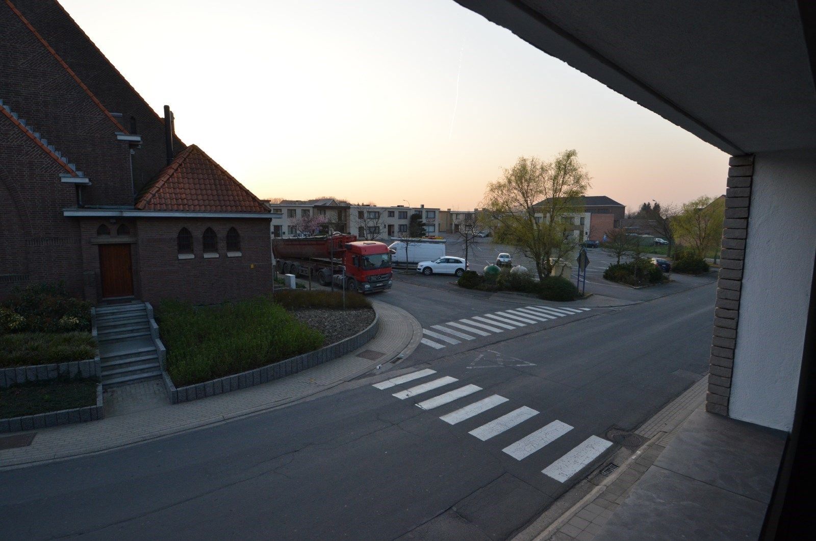 RECENT Duplex-appartement met 2 slaapkamers en terras te Hoeselt foto 8