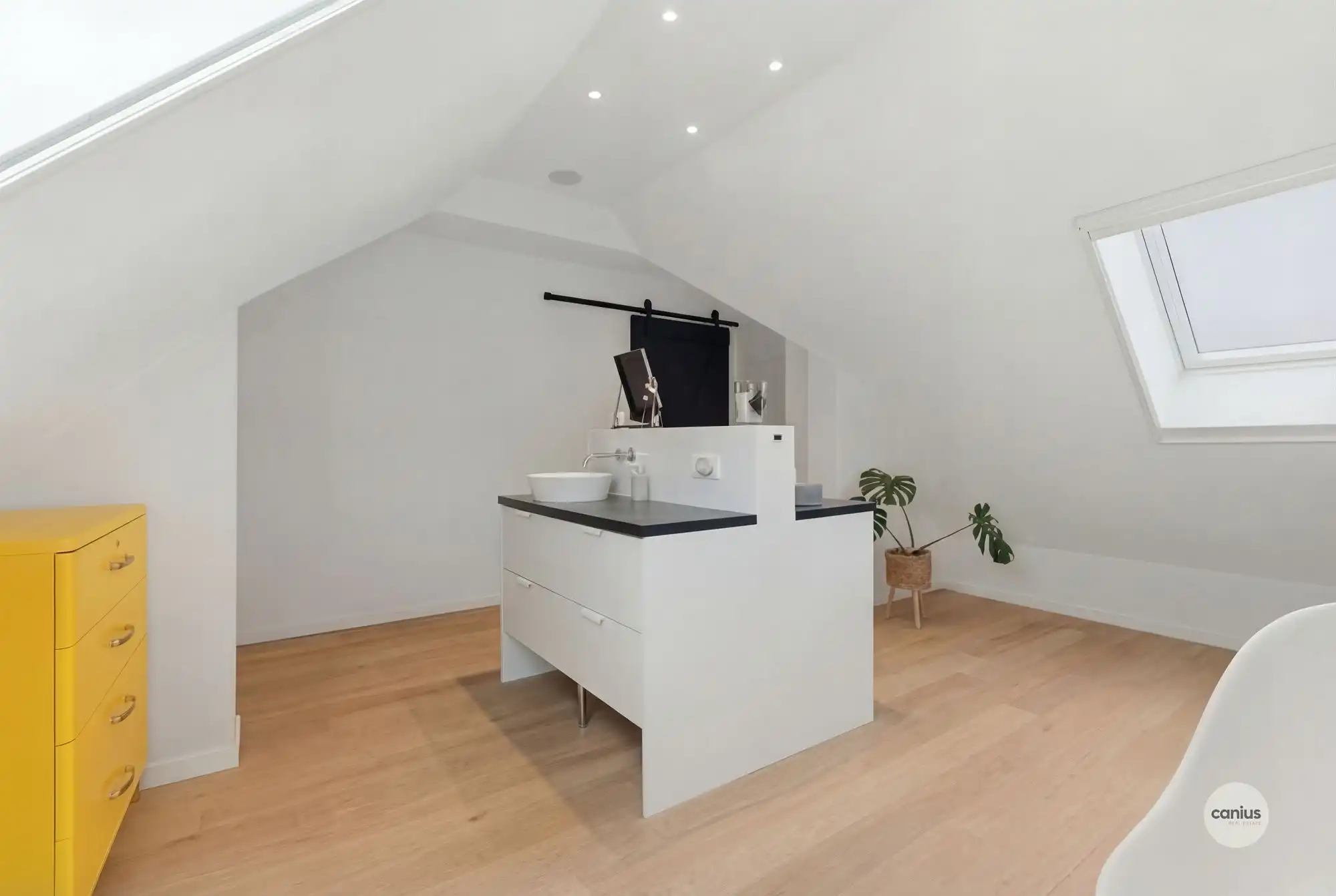 UITZONDERLIJKE WONING MET ZWEMBAD – MOGELIJKHEID ZELFSTANDIG BEROEP foto 23