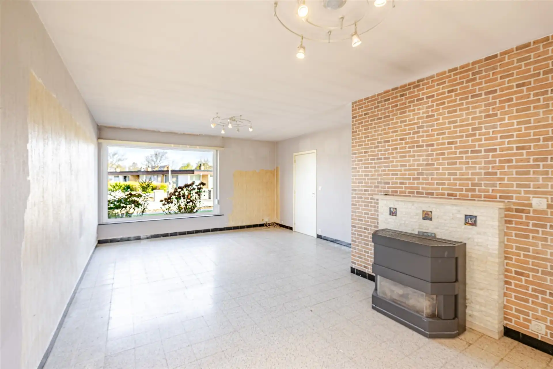 Te renoveren woning met 4 slpk en tuin foto 4