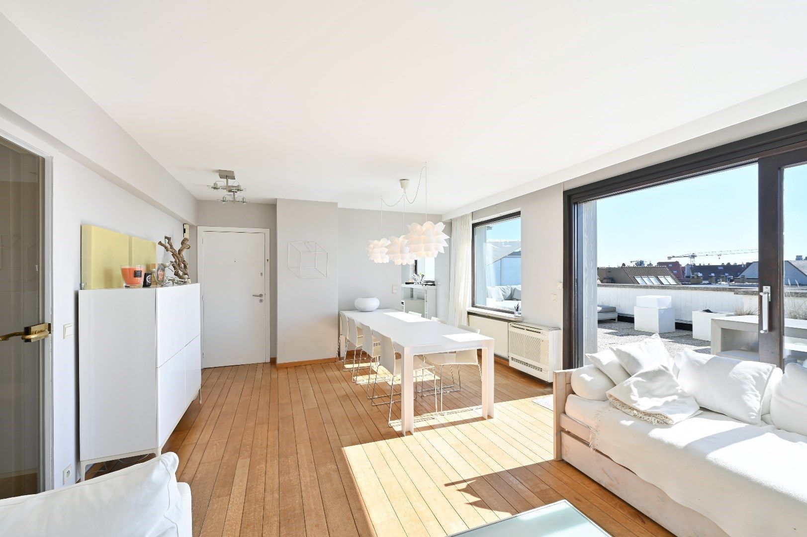Ongemeubelde penthouse met groot zonneterras met panoramisch zicht over de villa's.  foto 9